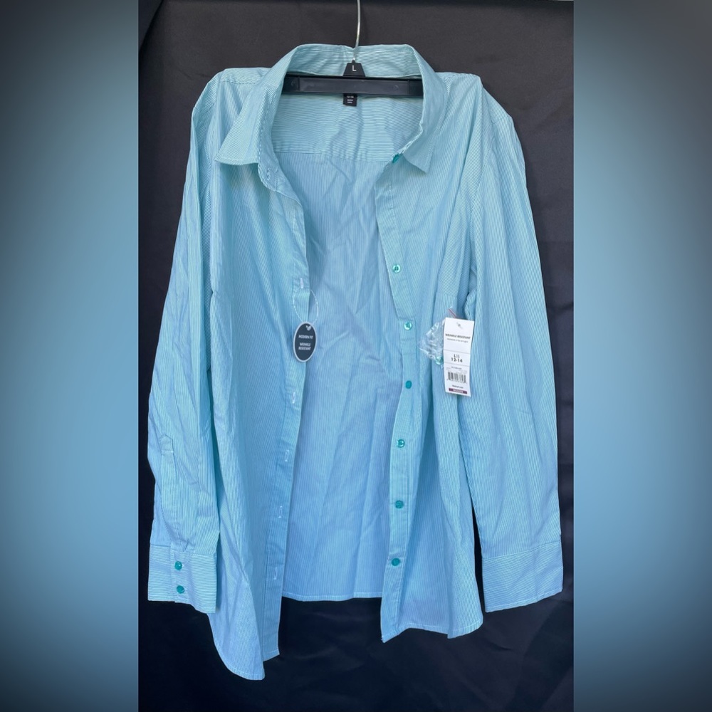 Long sleeve collared business button up shirt. Size Large 12-14.